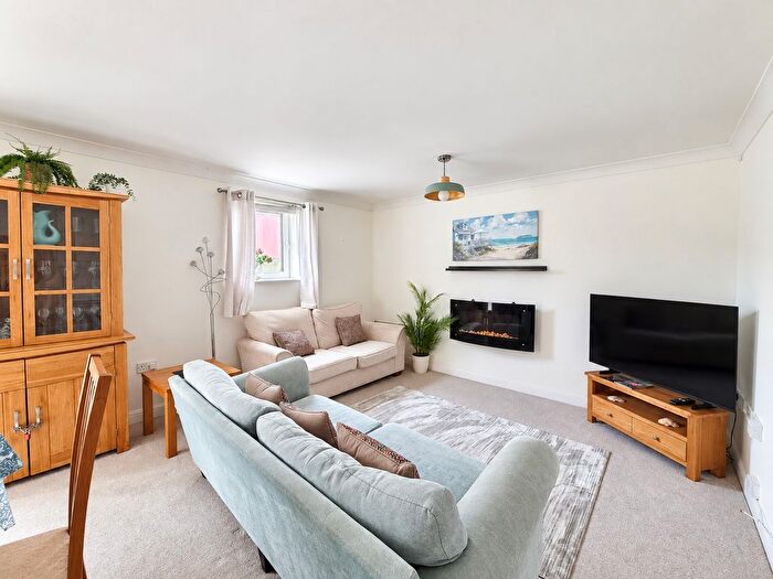 2 Bedroom Flat To Rent In Orchard Place, Southampton, SO14