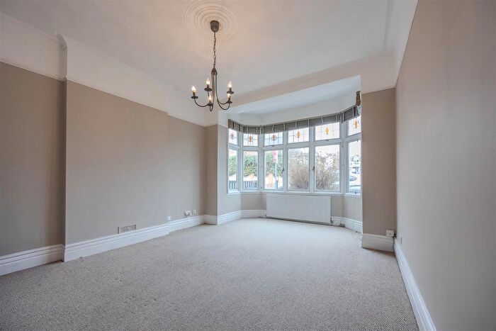 1 Bedroom Flat To Rent In Queens Road, Leigh-On-Sea, SS9