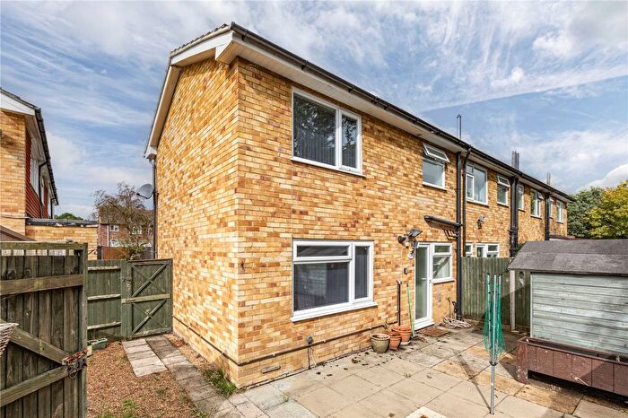 2 Bedroom End Of Terrace House For Sale In Hillside Gardens, Addlestone, Surrey, KT15