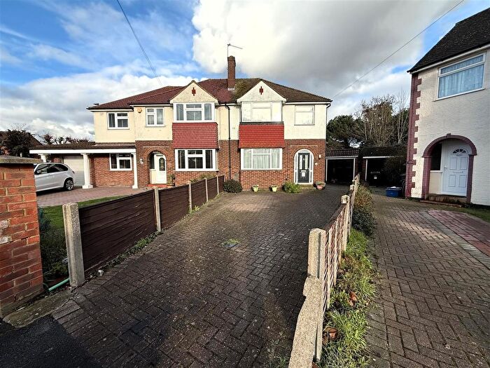 3 Bedroom Semi-Detached House For Sale In Benedict Drive, Bedfont, TW14