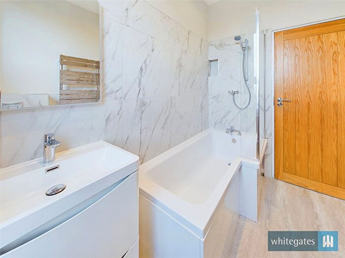 3 Bedroom Flat To Rent In Station Road, Clayton, Bradford, West Yorkshire, BD14