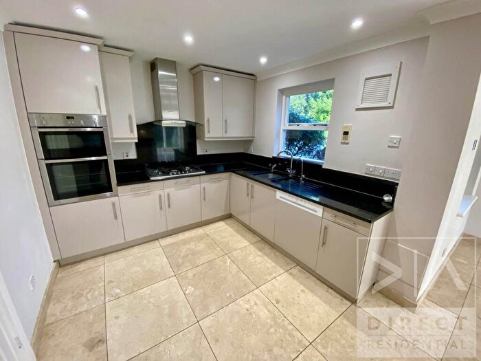 5 Bedroom Detached House To Rent In Bridleway Close, Ewell, KT17