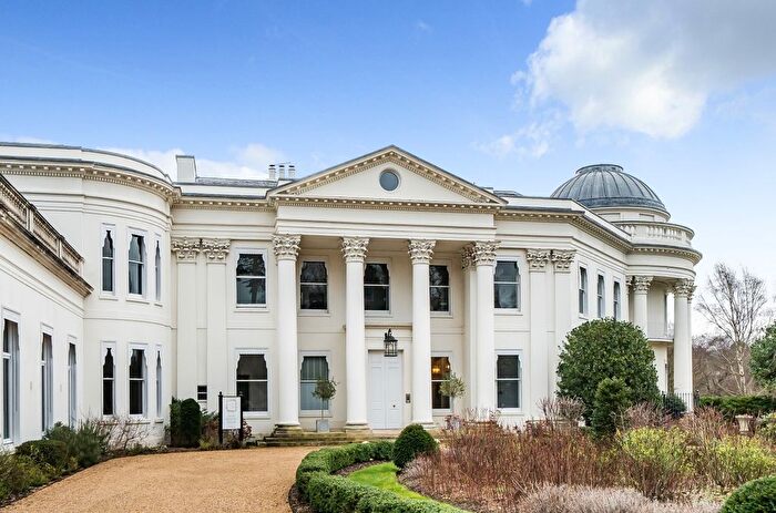 3 Bedroom Flat To Rent In Willoughby Lane, Bromley, BR1