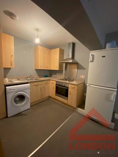 2 Bedroom Flat To Rent In Campden Road, South Croydon, CR2