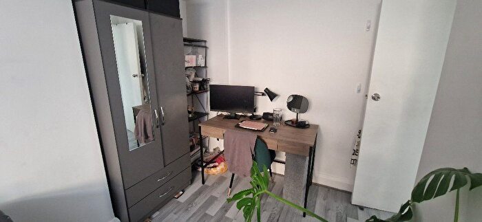 2 Bedroom Flat To Rent In Camden High Street, Camden, NW1