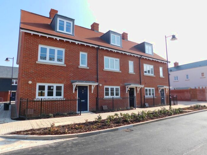 4 Bedroom Town House To Rent In Rosemary Lane, Waterlooville, PO7