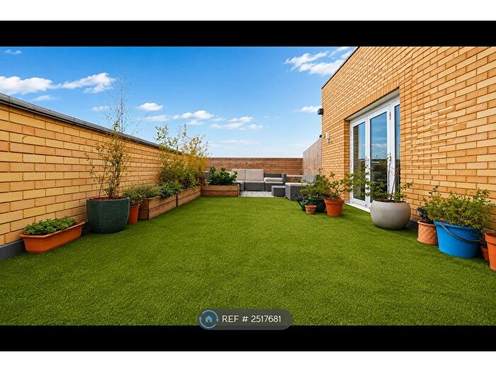 3 Bedroom Flat To Rent In Falmouth Avenue, Cambridge, CB3
