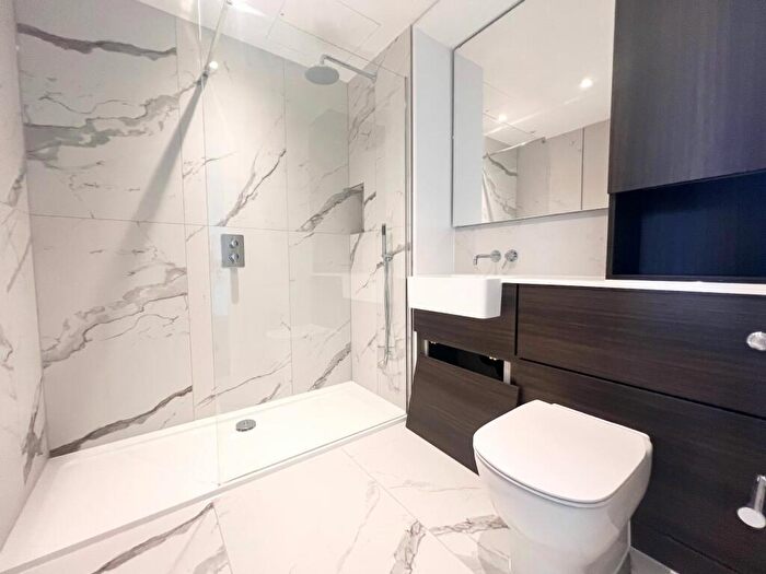 2 Bedroom Apartment To Rent In Fl, Gasholder Place, SE11