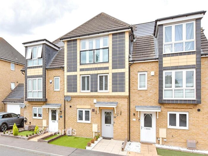 4 Bedroom Town House For Sale In Chapel Drive, Dartford, Kent, DA2