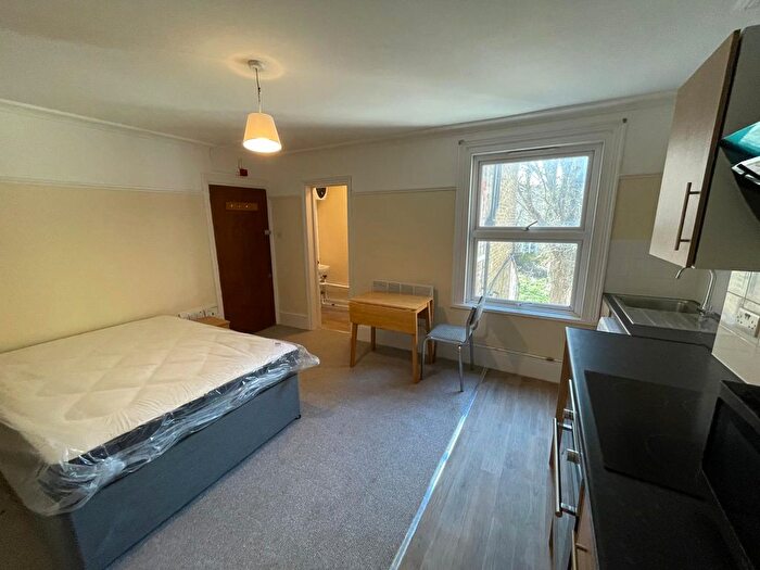 1 Bedroom Flat To Rent In Drakefield Road, London, SW17