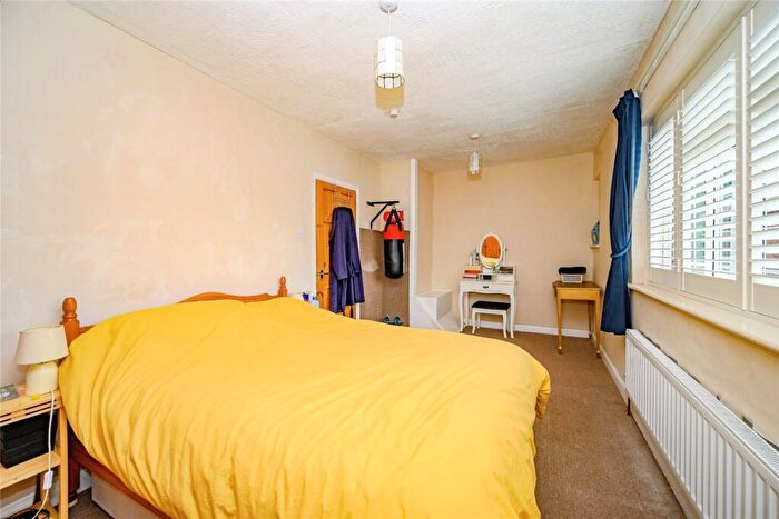2 Bedroom Terraced House For Sale In Bernard Close, Dunstable, Bedfordshire, LU5