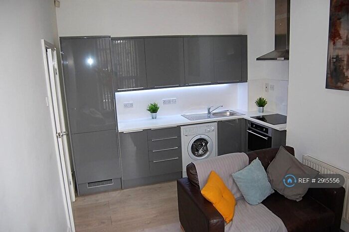 4 Bedroom Terraced House To Rent In Manchester Road, Huddersfield, HD1