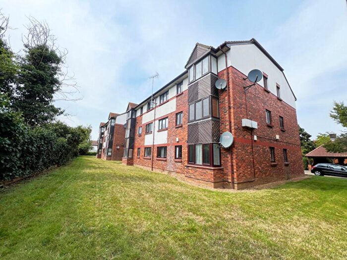 1 Bedroom Flat For Sale In Talus Close, Purfleet, RM19
