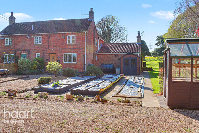 3 Bedroom Semi Detached House For Sale In Bintree Road, Billingford, NR20