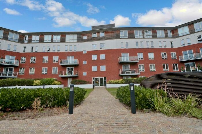 2 Bedroom Apartment To Rent In Regency Court, South Woodford, E18