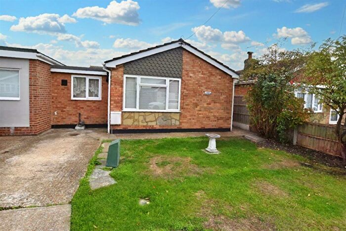 2 Bedroom Bungalow To Rent In Enquire Online Zelham Drive, Canvey Island, SS8