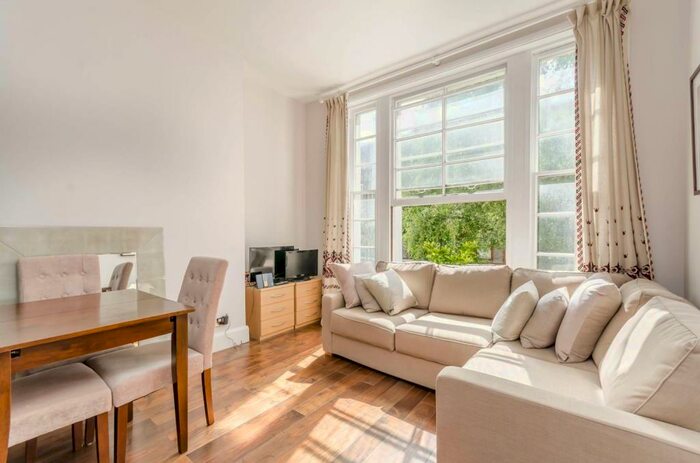 2 Bedroom Flat To Rent In Cliff Road, Camden, London, NW1