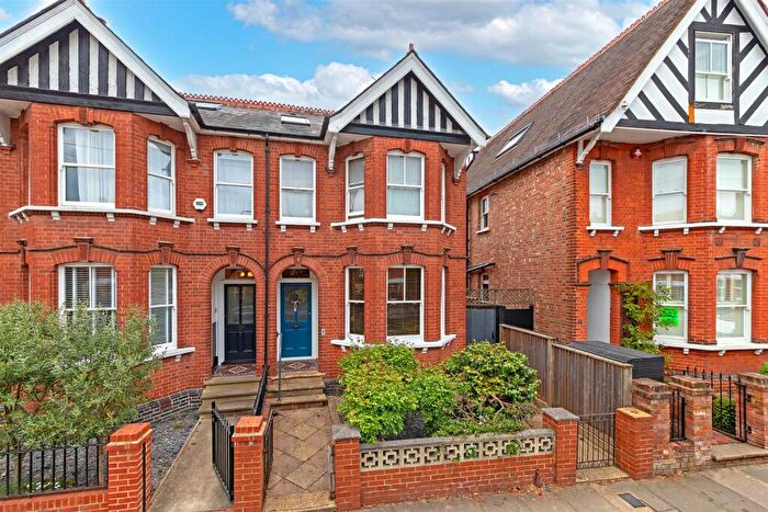 4 Bedroom Semi-Detached House For Sale In Blandford Road, St. Albans, AL1