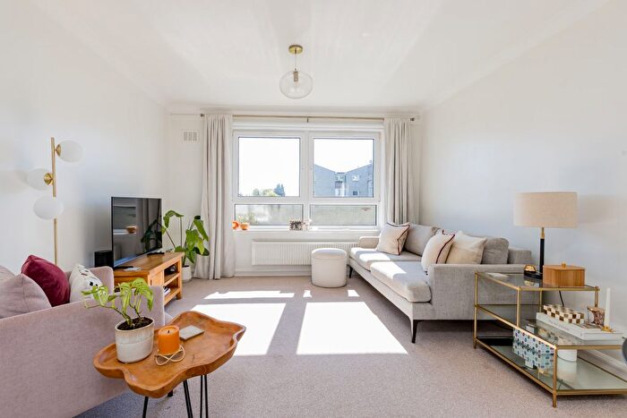 2 Bedroom Flat For Sale In West Court, Ravelston House Park, Ravelston, Edinburgh, EH4