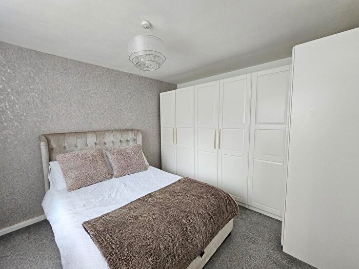 3 Bedroom Flat To Rent In Orchard Lane, Southampton, SO14