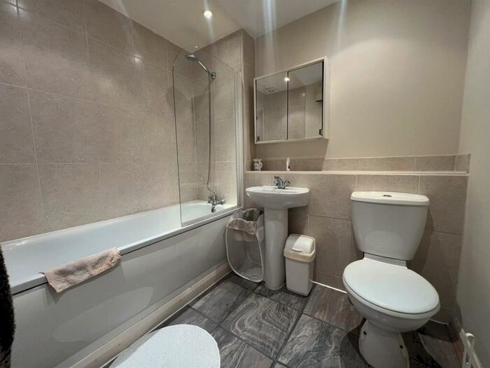 1 Bedroom Apartment To Rent In Hamlet Square, London, NW2