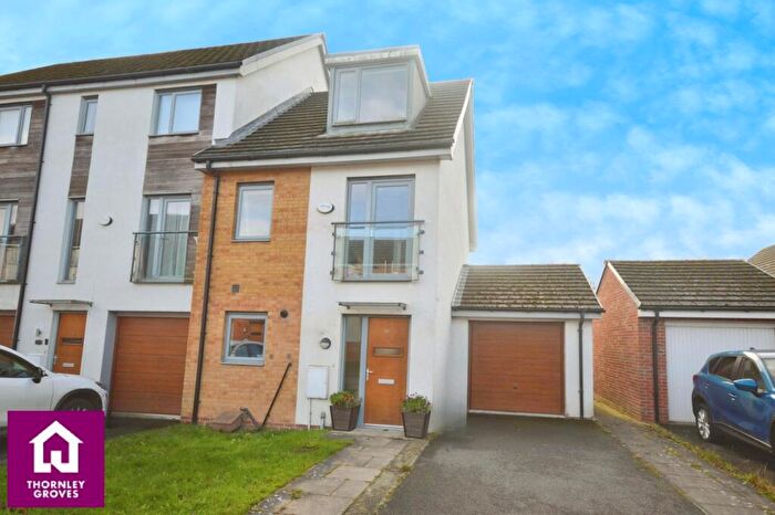 3 Bedroom End Of Terrace House For Sale In Christie Lane, Salford, Greater Manchester, M7