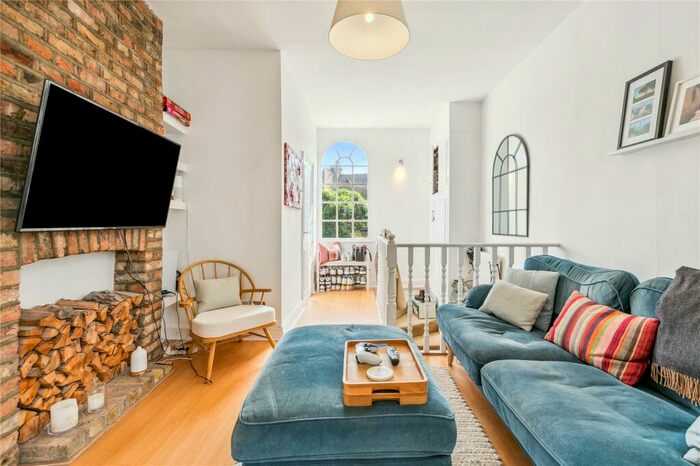 2 Bedroom Apartment To Rent In Hepburn Mews, London, SW11