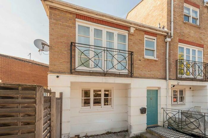 3 Bedroom Semi-Detached House To Rent In Rodenhurst Road, London, SW4