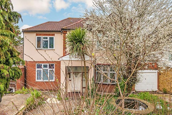 3 Bedroom Flat To Rent In Wood Lane, Isleworth, TW7