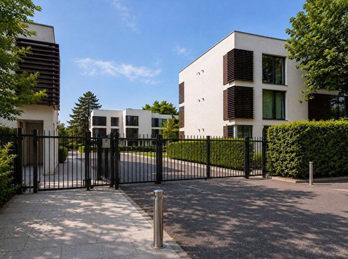1 Bedroom Flat To Rent In Rivermead Close, Teddington, TW11