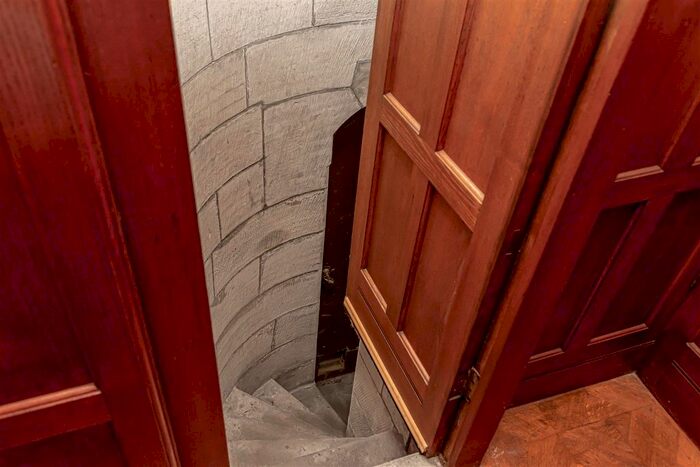 2 Bedroom Flat For Sale In Inzievar House, Oakley, KY12