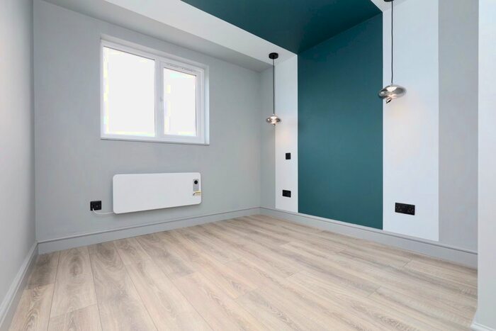 Studio To Rent In Ravenswood Cresent, London, HA2