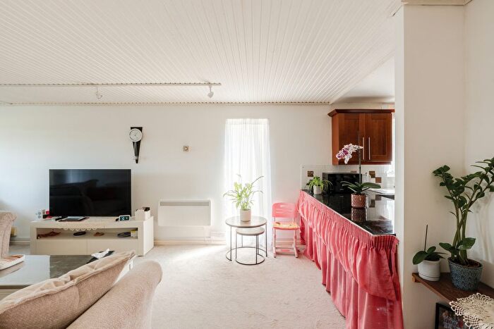 2 Bedroom Flat For Sale In Redland Road, Redland, Bristol, BS6