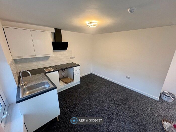 Studio To Rent In Crossways Road, London, CR4