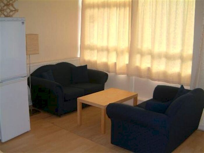 4 Bedroom Flat To Rent In Ibsley Gardens, London, SW15