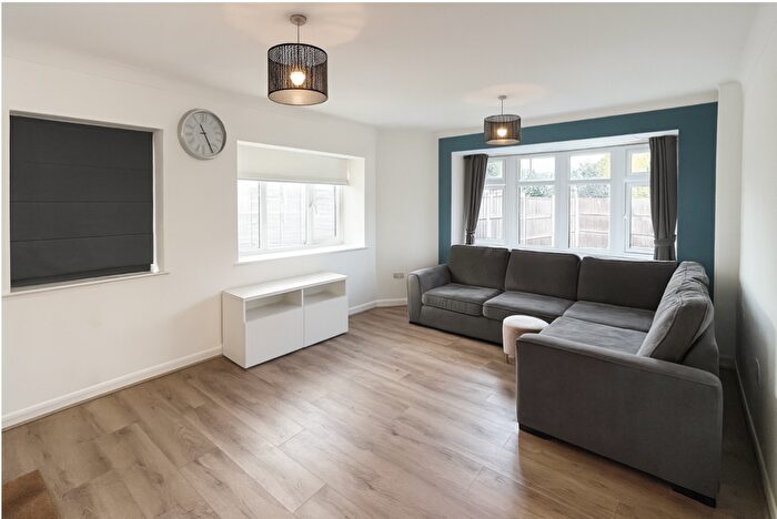 3 Bedroom Semi-Detached House To Rent In York Cottages, Southend-on-Sea, SS1