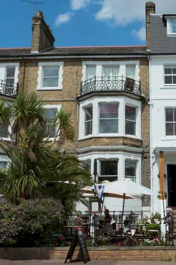 4 Bedroom Maisonette To Rent In Clifftown Parade, Southend On Sea, Esses, SS1