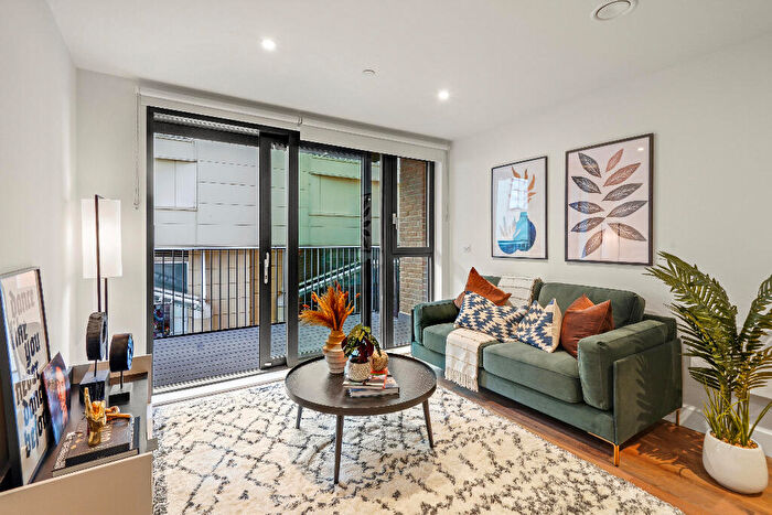 2 Bedroom Apartment To Rent In Carter House, SL6