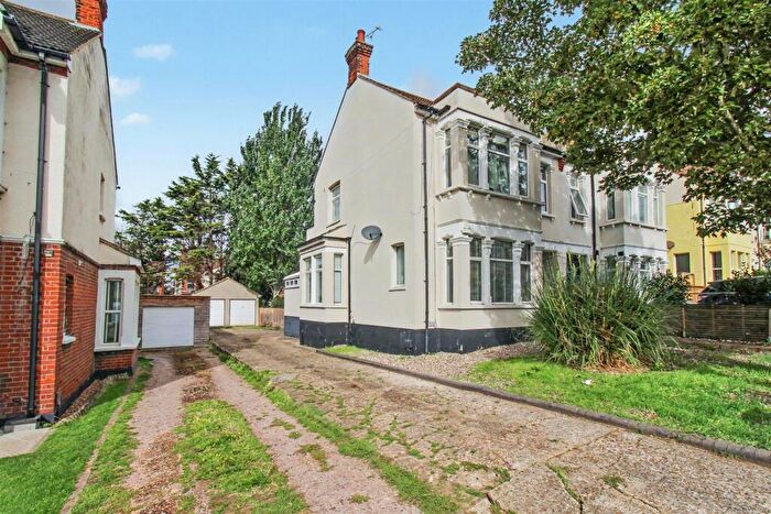2 Bedroom Flat For Sale In Meteor Road, Westcliff-On-Sea, SS0