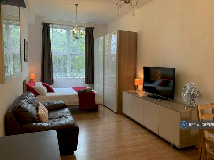 Studio To Rent In Finchley Road, London, NW3