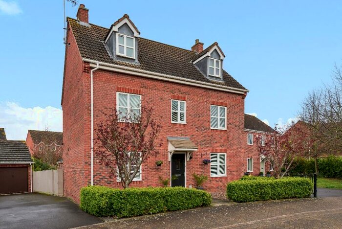 5 Bedroom Detached House To Rent In Mildenhall Way, Gloucester, GL2