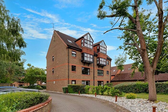 2 Bedroom Flat To Rent In Pursewardens Close, Ealing, W13