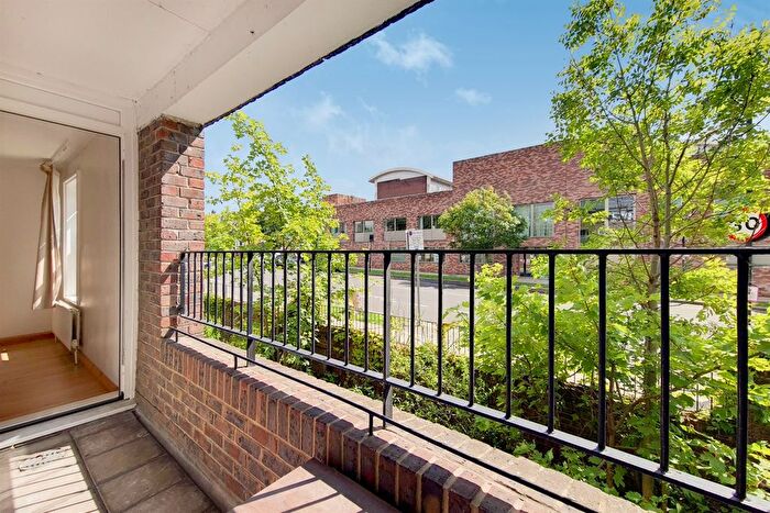 2 Bedroom Flat For Sale In Boscombe Gardens, Streatham, SW16