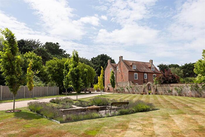 6 Bedroom Detached House For Sale In Earnley Place, PO20