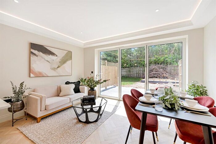 4 Bedroom End Of Terrace House For Sale In Hollymeoak Road, Chipstead, Coulsdon, CR5