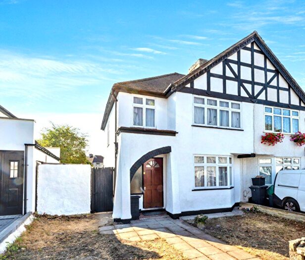 3 Bedroom End Of Terrace House For Sale In Ruskin Walk, Bromley, BR2