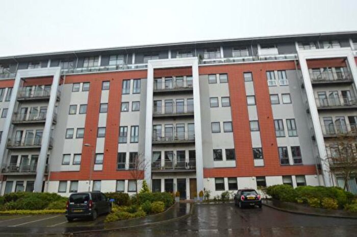 2 Bedroom Flat To Rent In Jackson Place, Bearsden, G61
