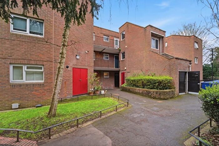 1 Bedroom Flat For Sale In Garrick Close, W5