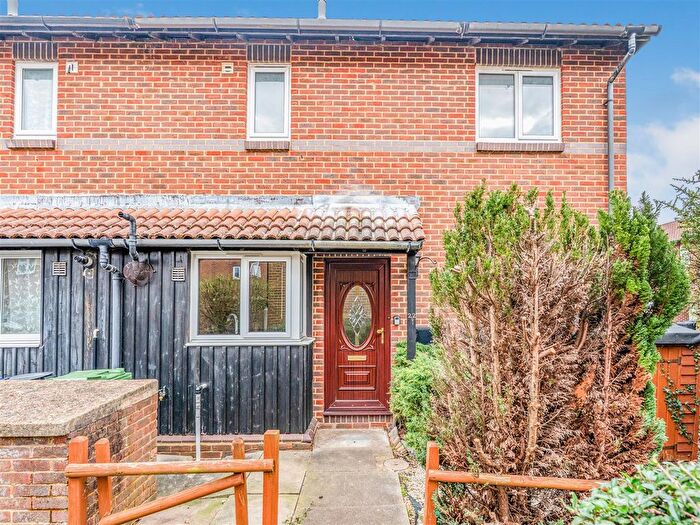 1 Bedroom End Terrace House For Sale In Littlemead, Woking, GU21