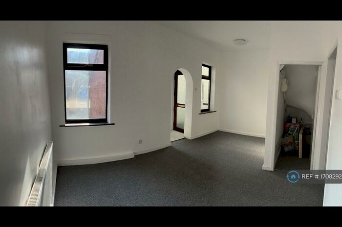 3 Bedroom Semi-Detached House To Rent In Kings Road, Barnsley, S72